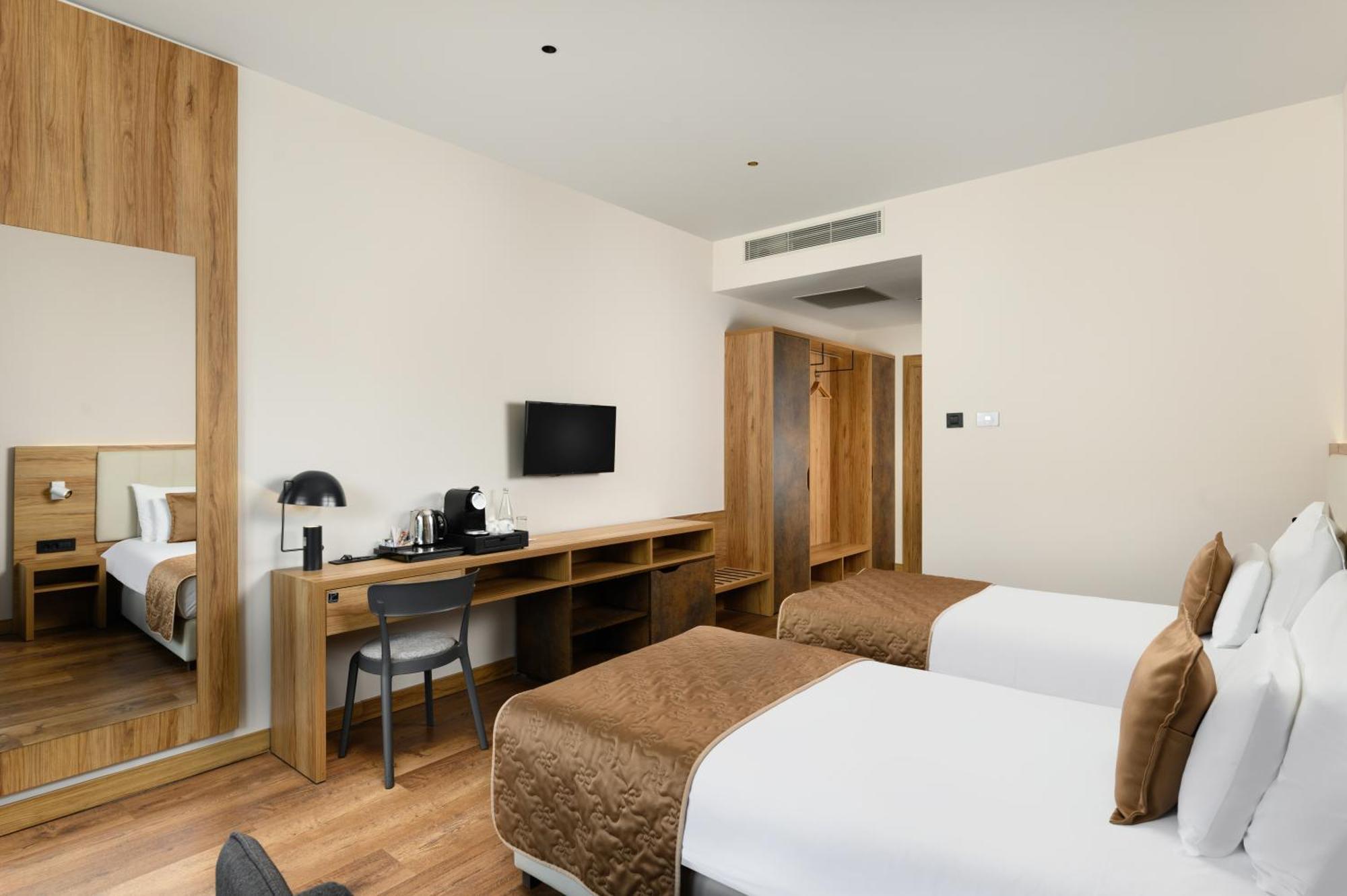 Movenpick Resort And Spa Fruske Terme Vrdnik Buitenkant foto