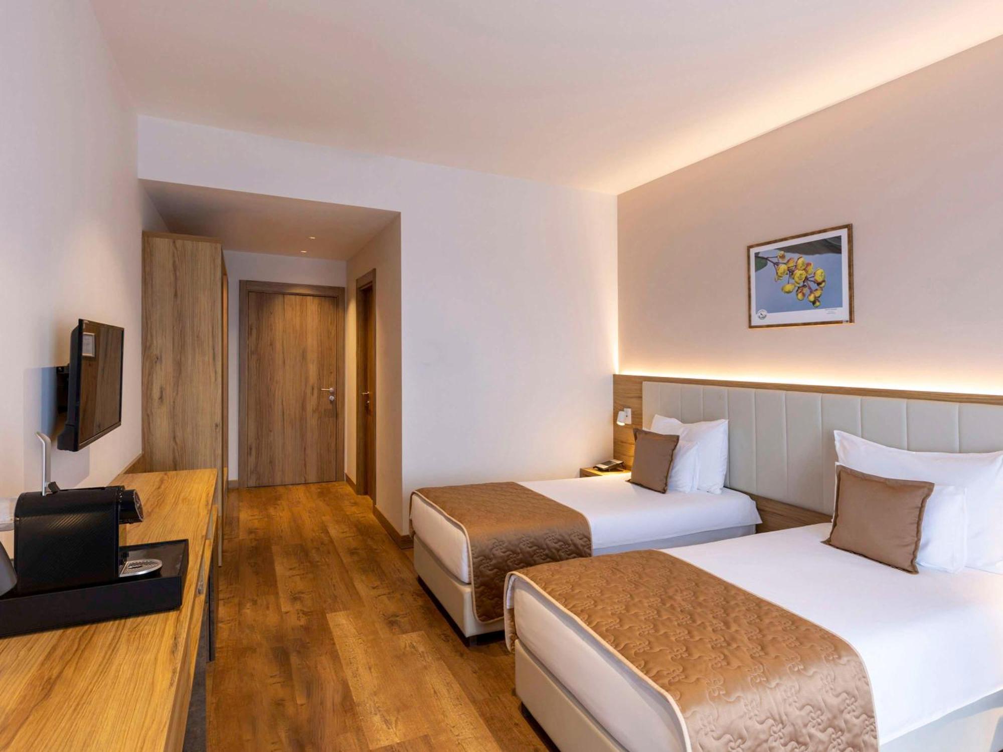 Movenpick Resort And Spa Fruske Terme Vrdnik Buitenkant foto