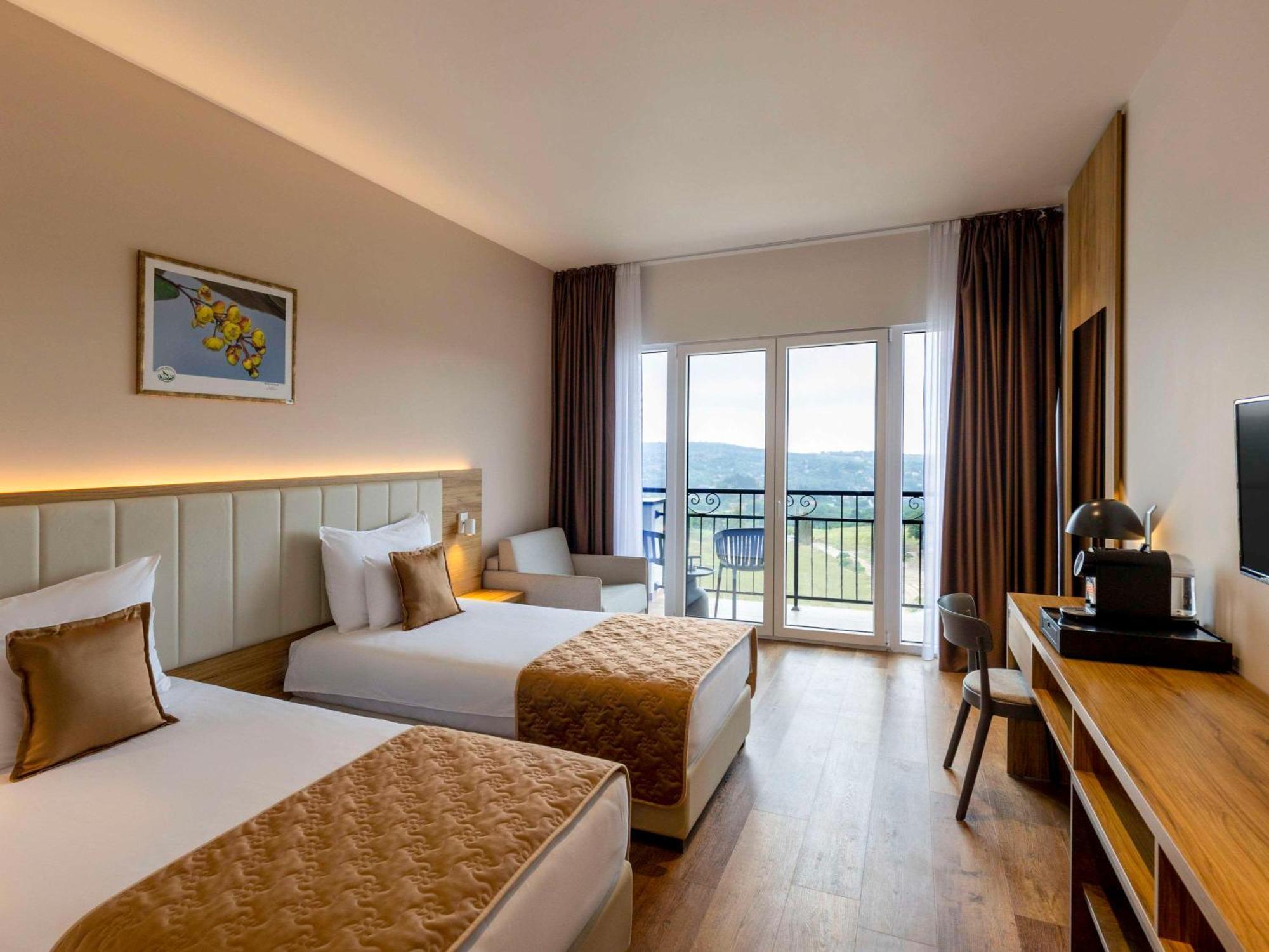 Movenpick Resort And Spa Fruske Terme Vrdnik Buitenkant foto